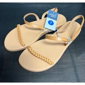 NWT Ladies Universal Thread Tan Tommie Triple Strap Sandals - Size 7
